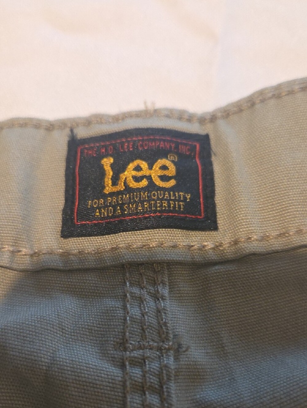 Lee Men's Flat Front Shorts in Light Khaki - Picture 2 of 7